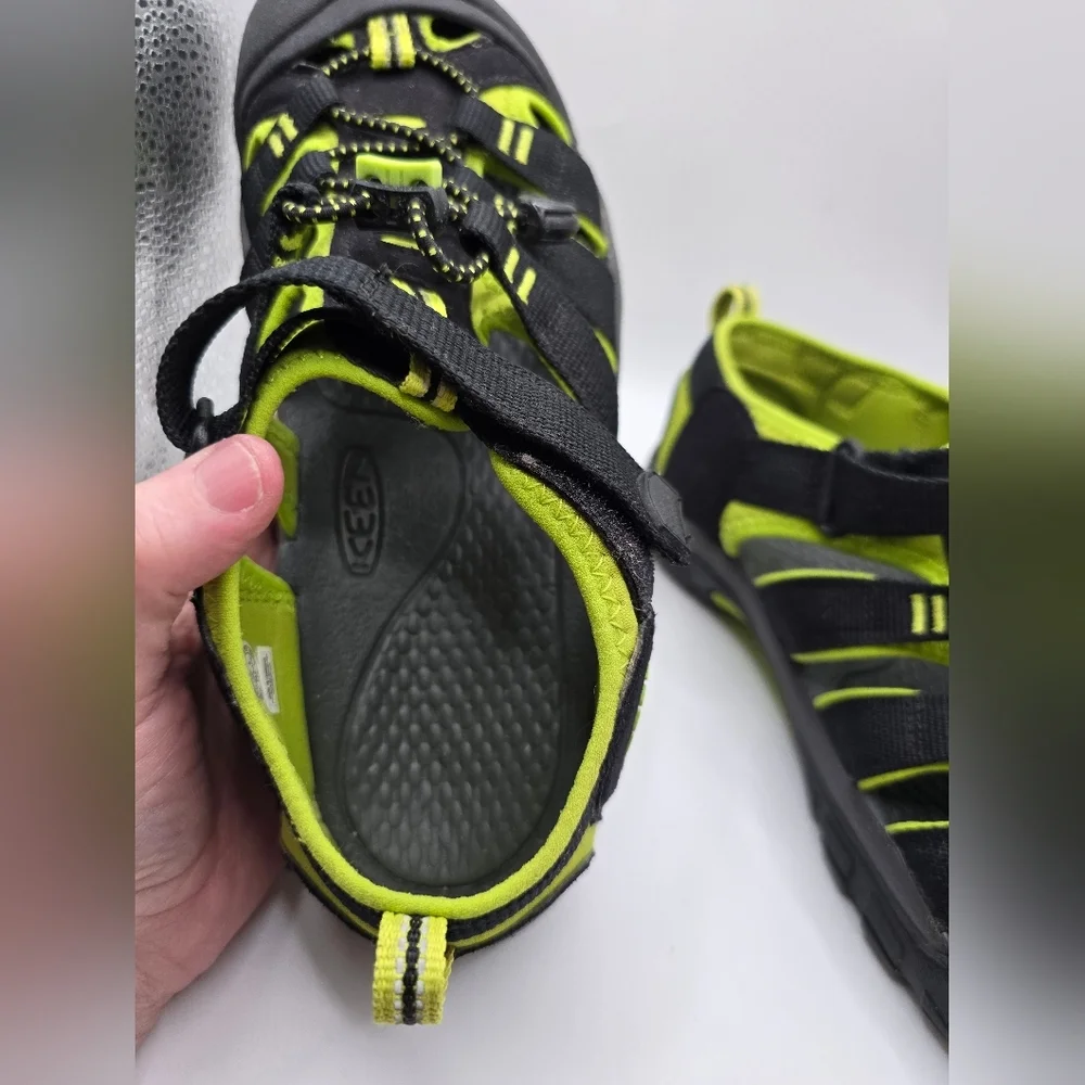 Keen Newport Waterproof Black Green Outdoor Hiking Sandles. Ladies 6